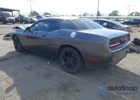 2017 Dodge Challenger Sxt z USA, uszkodzony, nr VIN 2C3CDZAG6HH639447